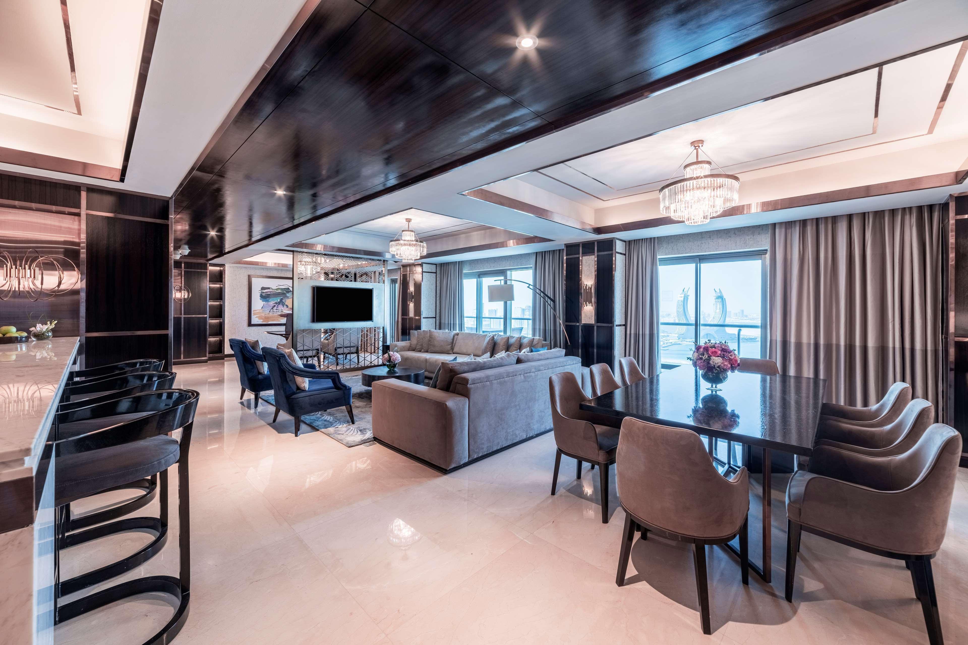 Hilton Doha The Pearl Hotel Kültér fotó The interior of a suite on board the World Navigator
